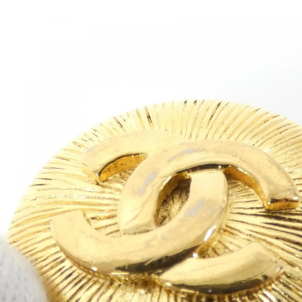 CHANEL Gold Brooch - Picture 3 of 6